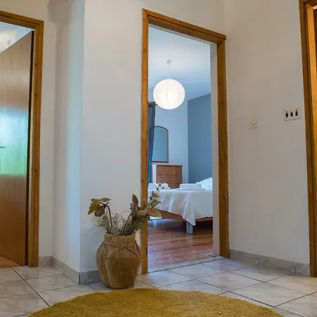 Apartment For Six With Free Parking