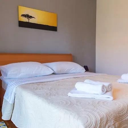 Apartment For Six With Free Parking