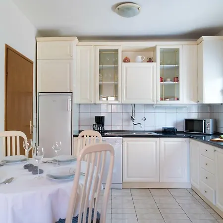 For Six With Free Parking Apartament Zadar